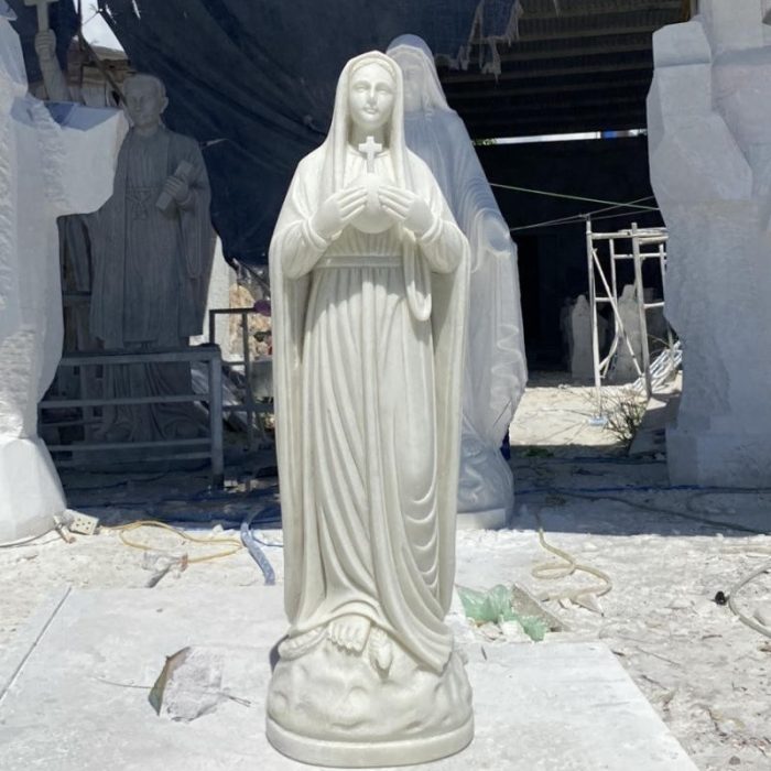 Tượng đức mẹ hòa bình