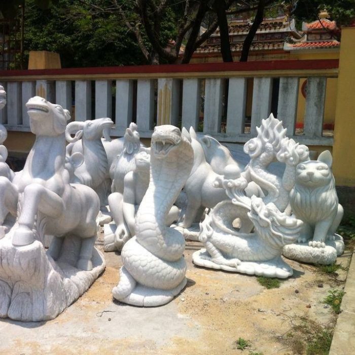 Tượng 12 con giáp bằng đá