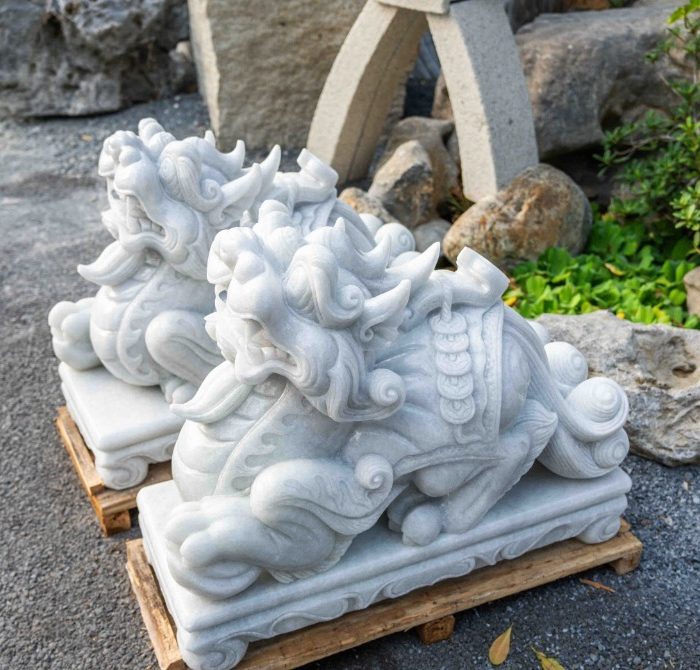 Tượng tỳ hữu đá