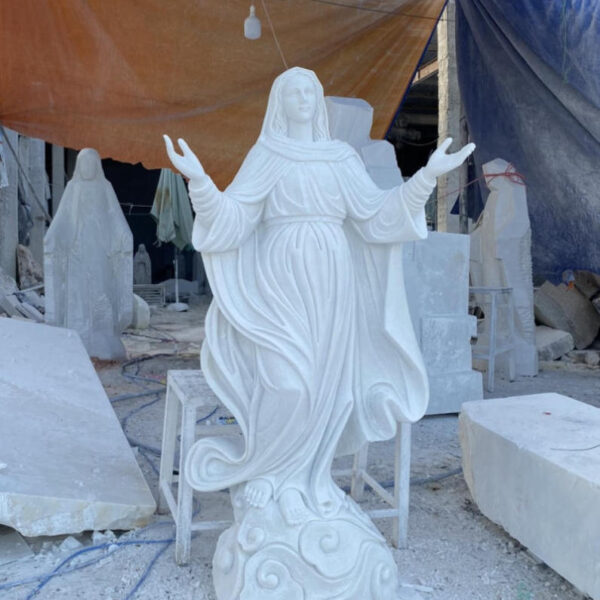 Tượng đức mẹ bay lên trời