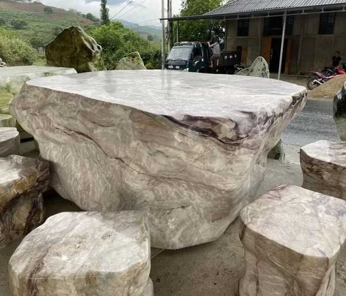Bàn ghế đá nguyên khối